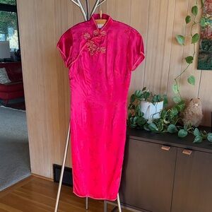 Asian Elegant Red Floral Dress in fuschia satin Sz S (34eu)